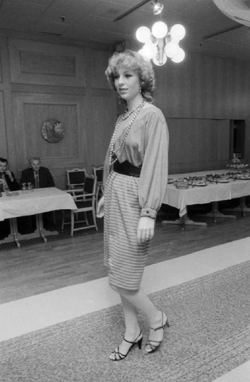 Fashion show in the convention hall, today bcc Berlin Congress centre, in Berlin, the former capital of the GDR, German democratic republic