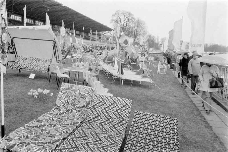 Visitor on the camping exhibition and leisure exhibition on the area between the society house and the regatta rostrum in Gruenau, in Berlin, the former capital of the GDR, German democratic republic