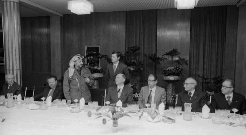 A delegation of PLO under the direction of Jassir Arafat (1929 - 20