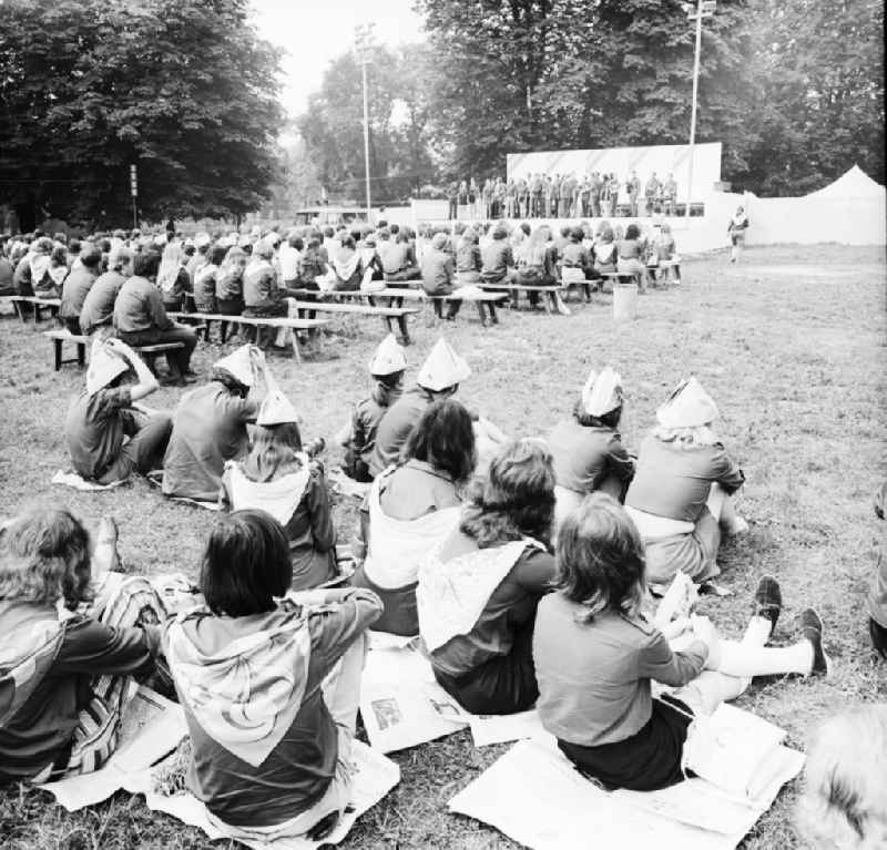 Music event on the occasion of the world festival of the youth in the Treptower park in Berlin, the former capital of the GDR, German democratic republic
