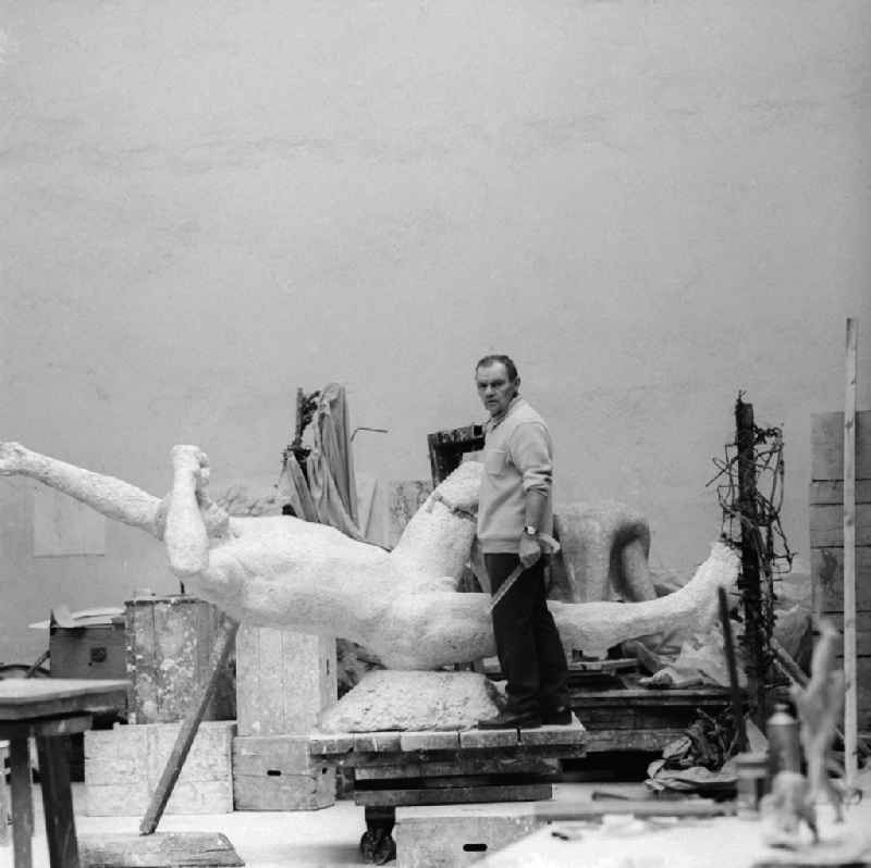 The German sculptor, graphic artist and draftsman Fritz Cremer (19