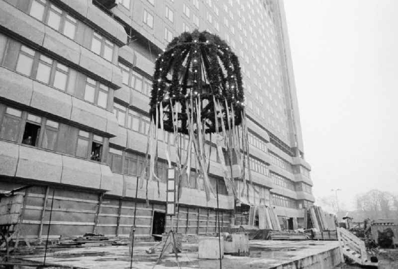 Topping-out ceremony to the new building of the bed high rise in the Charite in Berlin middle in Berlin, the former capital of the GDR, German democratic republic
