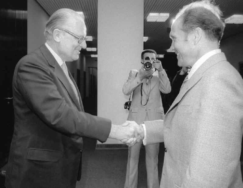 The Minister of Foreign Affairs of the GDR, Oskar Fischer receives the Federal Minister for Foreign Affairs of the Republic of Austria, Dr. Erich Bielka, in the ministry of Foreign Affairs (MfAA) in Berlin, the former capital of the GDR, German democratic republic