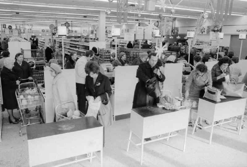 Customer at the pay at the cashier in a department store in Berlin, the former capital of the GDR, the German Democratic Republic