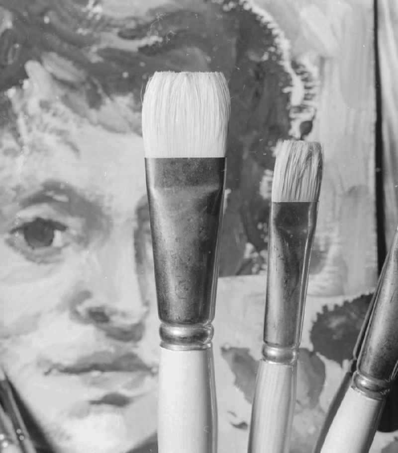 Symbolic picture - sign paintbrush before a portrait in Berlin, the former capital of the GDR, German democratic republic