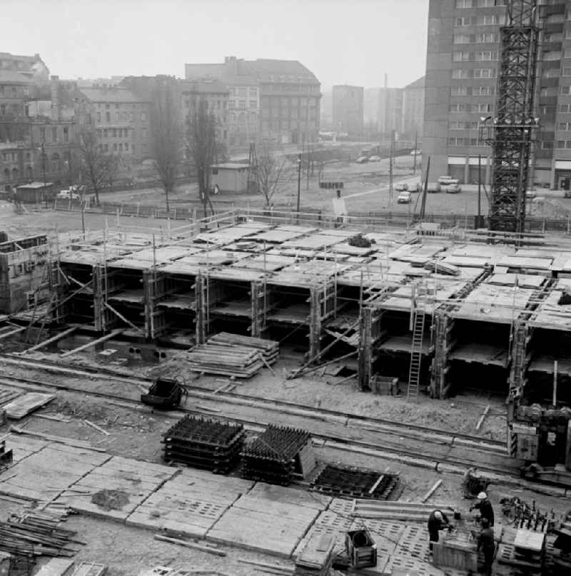 Building site to the new building of flats in the Fischerkitz in Berlin, the former capital of the GDR, German Democratic Republic