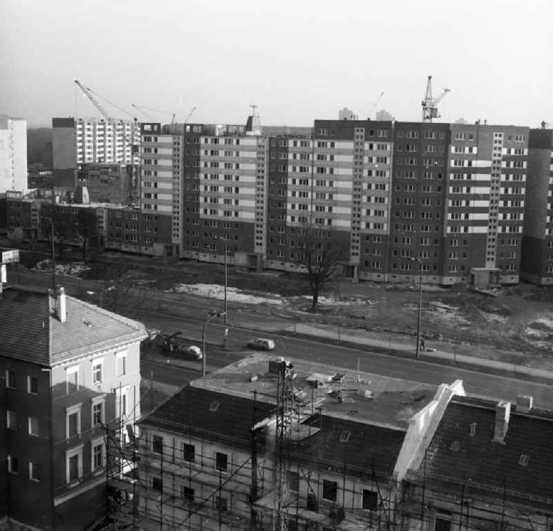 Building site to the new building of a prefabricated building settlement / residential area in the street of the freeing, today Old to Friedrich's field, B1 / B5 in Berlin, the former capital of the GDR, German democratic republic
