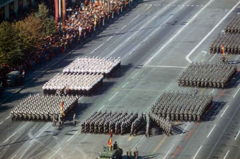 Honour parade of the NVA on the 3