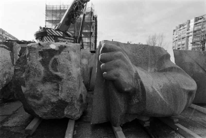 A large fist of the monument to Lenin lies during the last demolition works on the Leninplatz (today United Nations Square) in Berlin - Friedrichshain, the former capital of the GDR, German Democratic Republic