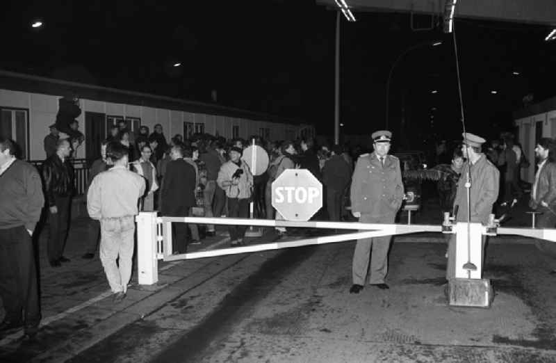 Border police and people on the evening of November 9, 1989, after the border opening at the Invalidenstrasse border crossing in Berlin-Mitte, the former capital of the GDR, German Democratic Republic