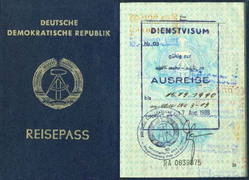 Reproduction Reisepass mit Dienstvisum issued in Berlin, the former capital of the GDR, German Democratic Republic. For most GDR citizens, the coveted travel document was only available with the turnaround, and formally it was reserved for selected travel cadres
