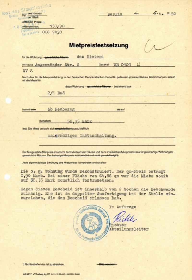 Reproduction Wohnungsmietvertrag und Mietpreisfestsetzung issued in the district Prenzlauer Berg in Berlin, the former capital of the GDR, German Democratic Republic