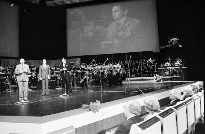 Event and demonstration of the festiv concert in the ' Palast der Republik ' with Erich Honecker and Kosmonauten in the district Mitte in Berlin, the former capital of the GDR, German Democratic Republic