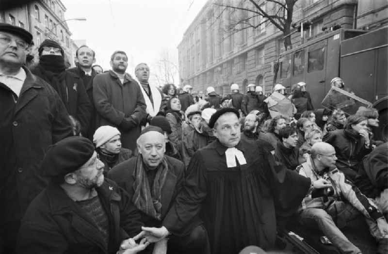 Protests / actions against the NPD march on Oranienburgerstrasse in front of the New Synagogue during the Second Wehrmacht Exhibition in the Mitte district of Berlin. Blockade by members of the Jewish community, demonstrators showing solidarity and a Protestant pastor with police and water cannon in the background