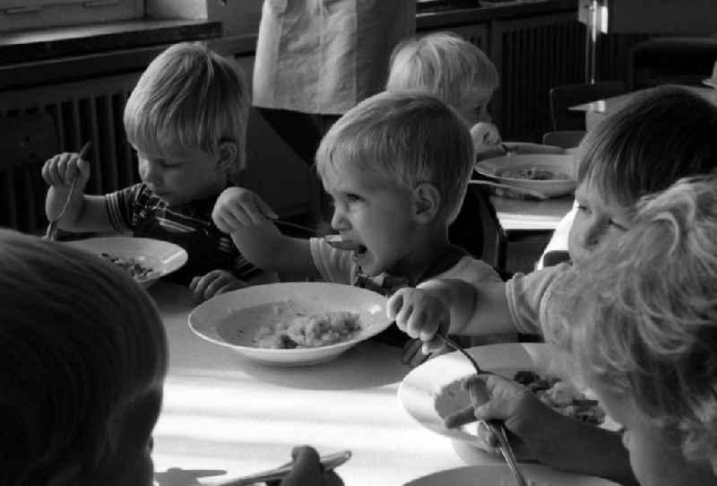 Lunch at the kindergarten in Berlin Eastberlin on the territory of the former GDR, German Democratic Republic
