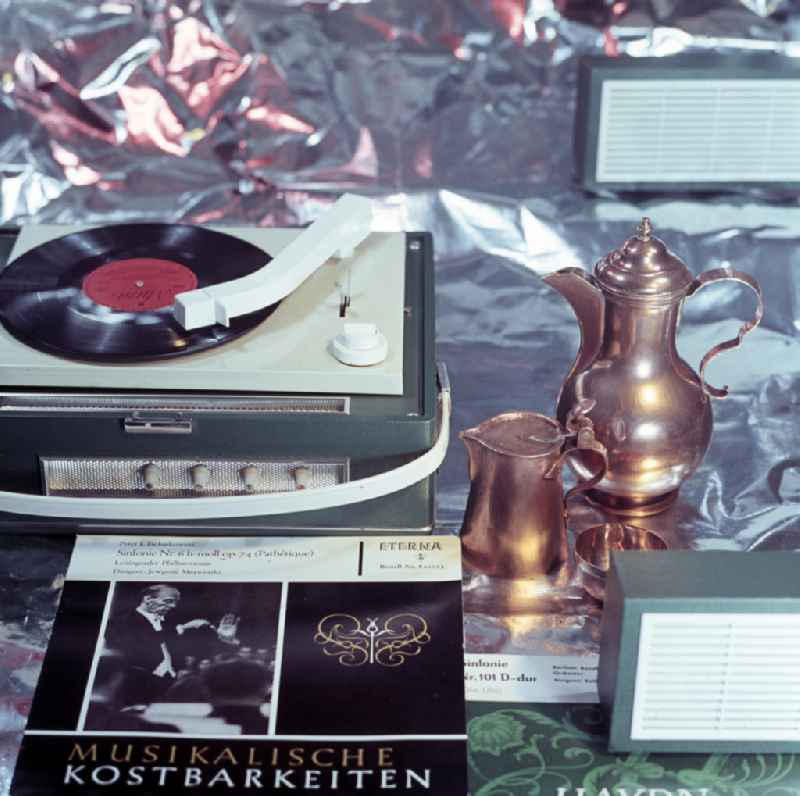 Advertising shot for the Ziphona P 1229 portable record player from VEB RFT Phonotechnik Zittau in Berlin Eastberlin on the territory of the former GDR, German Democratic Republic