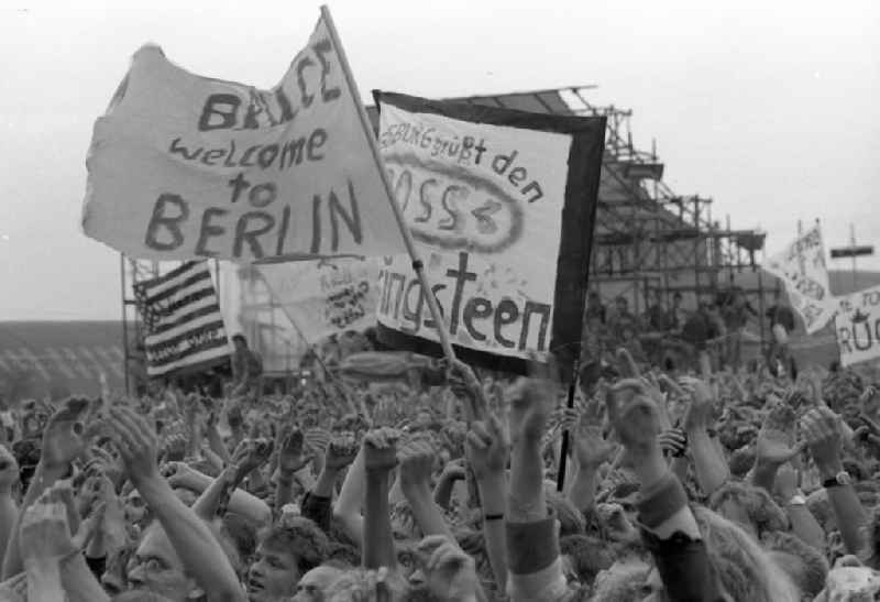 Visitors and spectators of the music concert by Bruce Springsteen in the district Weissensee in Berlin Eastberlin on the territory of the former GDR, German Democratic Republic