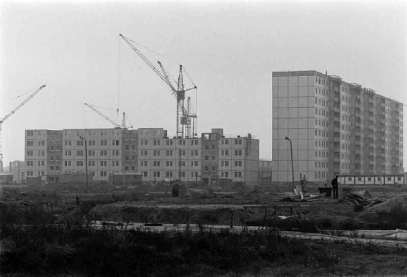 Construction site for a new building of an apartment building and housing estate in the district Hellersdorf in Berlin Eastberlin on the territory of the former GDR, German Democratic Republic