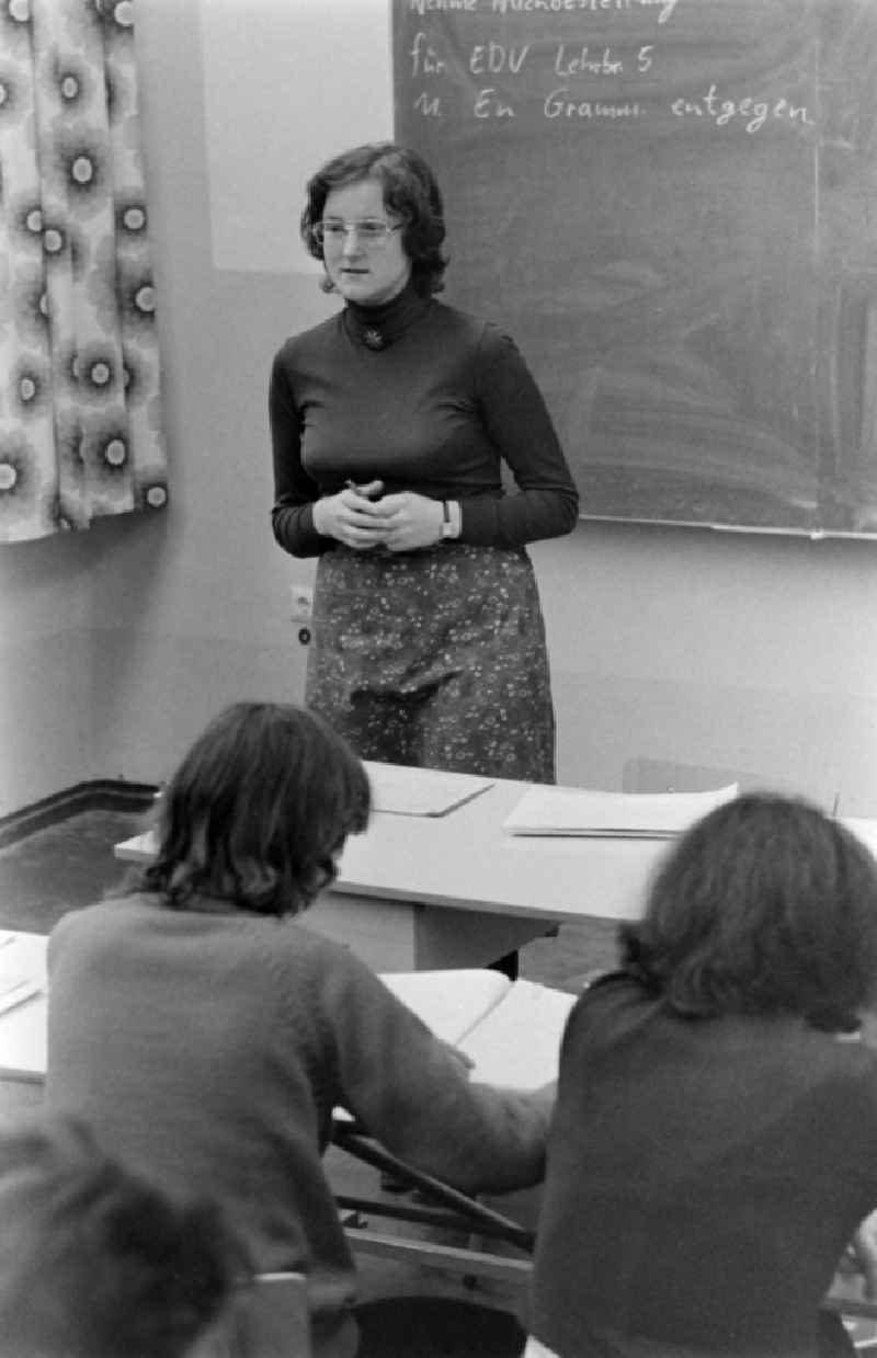 A university student in front of a school class in Berlin Eastberlin on the territory of the former GDR, German Democratic Republic