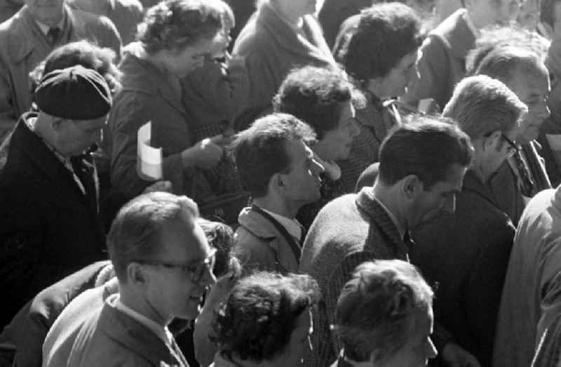 Crowd of spectators at the state visit of Polish Prime Minister Jozef Cyrankiewicz and PVAP party leader Wladyslaw Gomulka in Berlin Eastberlin on the territory of the former GDR, German Democratic Republic