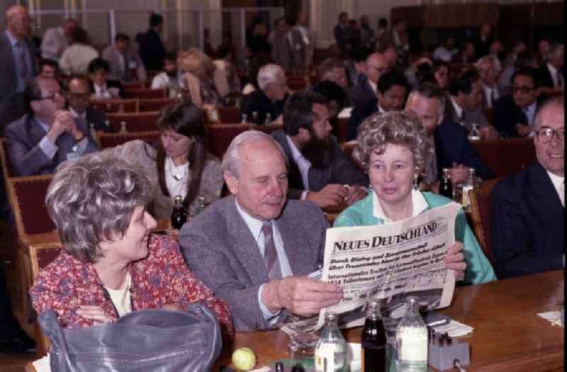 International conference for nuclear-weapon-free zones in Berlin East Berlin on the territory of the former GDR, German Democratic Republic. The German participants Petra Kelly, Gert Bastian and Uta Ranke-Heinemann ( from left ) read the newspaper Neues Deutschland, the central organ of the SED ( Socialist Unity Party of Germany )