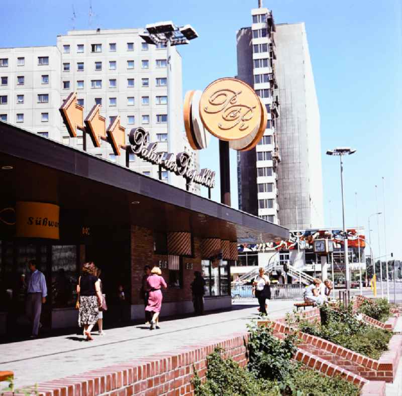 Candy store and ice cream store on Karl-Liebknecht-Strasse in the Mitte district of Berlin East Berlin on the territory of the former GDR, German Democratic Republic. A signpost shows the way to the Palst der Republik, behind it the office building of the Berliner Verlag