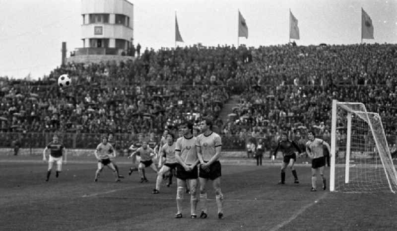 Soccer game BFC Dynamo vs. Dynamo Dresden in the World Youth Stadium in the district of Mitte in Berlin East Berlin on the territory of the former GDR, German Democratic Republic