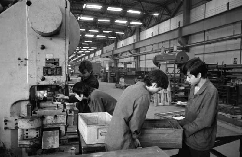 Vietnamese contract workers and temporary workers in production at VEB Elektroprojekt und Anlagenbau EAB in the district on street Rhinstrasse of Marzahn in Berlin East Berlin on the territory of the former GDR, German Democratic Republic