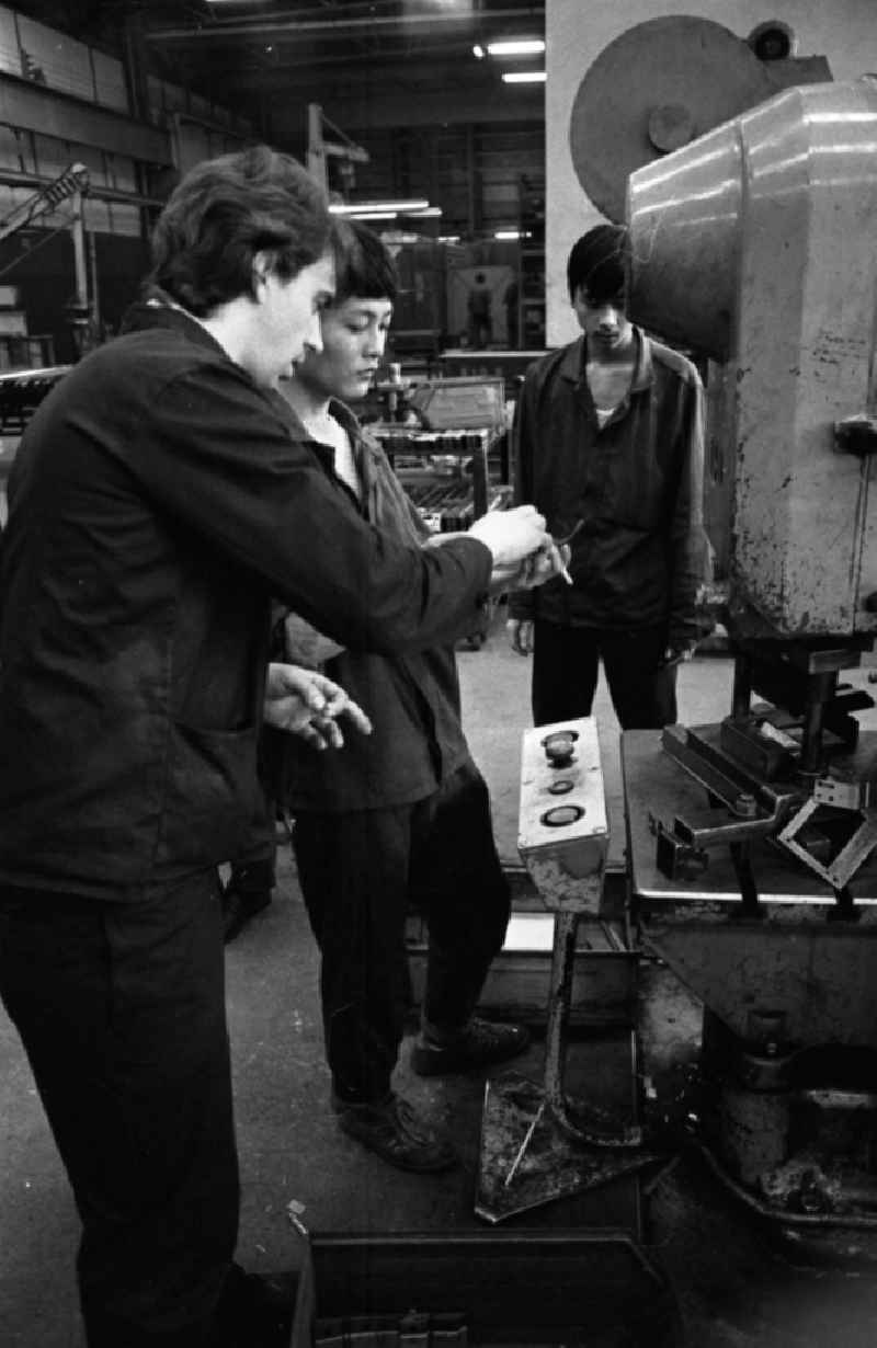 Vietnamese contract workers and temporary workers in production at VEB Elektroprojekt und Anlagenbau EAB in the district on street Rhinstrasse of Marzahn in Berlin East Berlin on the territory of the former GDR, German Democratic Republic