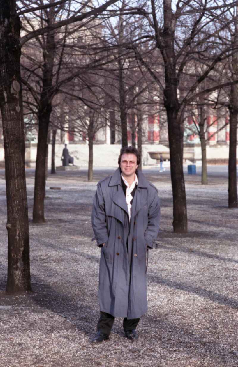 Portrait of the musician and moderator Wolfgang Lippert in the Lustgarten park in the Mitte district of Berlin East Berlin in the area of the former GDR, German Democratic Republic
