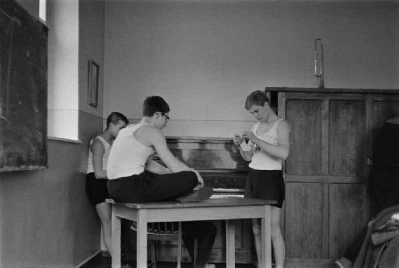Students in physical education class on street Jessnerstrasse in the district Friedrichshain in Berlin Eastberlin on the territory of the former GDR, German Democratic Republic