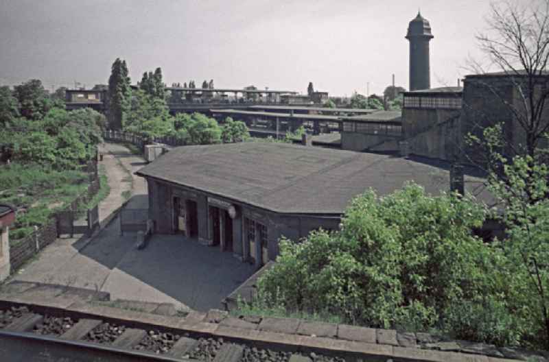 Station building and track systems of the S-Bahn station Ostkreuz in the district Friedrichshain in Berlin Eastberlin on the territory of the former GDR, German Democratic Republic