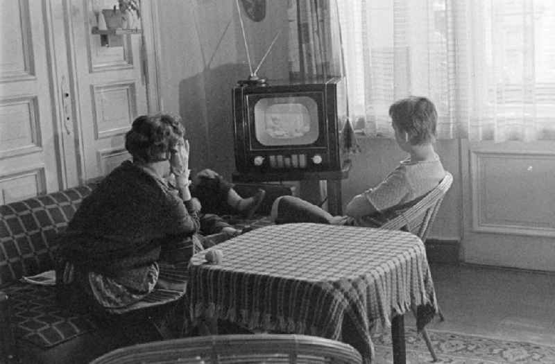 Furnishings of an apartment - living room with a black and white television set of the type 'Rubens FE 855 Type C' on Florastrasse in the Pankow district of Berlin East Berlin on the territory of the former GDR, German Democratic Republic