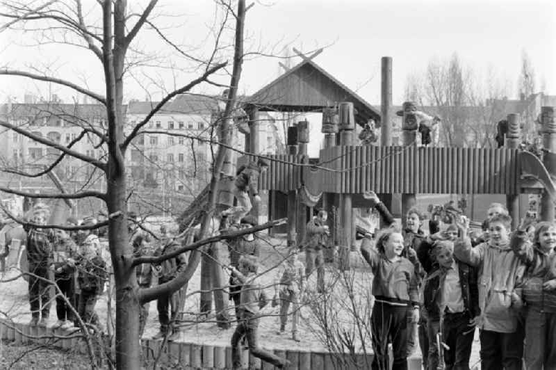 Inauguration of Thaelmannpark with Erich Honecker, General Secretary of the SED, in Berlin