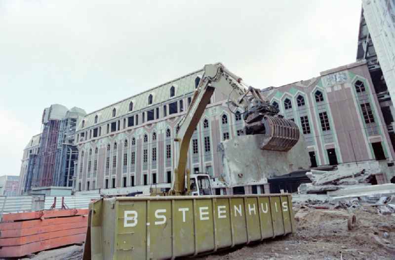 Demolition of the Friedrichstadtpassagen in Berlin-Mitte
