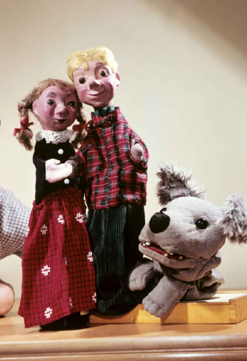 The hand puppets Kruemel (girl), Flax (boy) and Struppi (dog) in East Berlin in the territory of the former GDR, German Democratic Republic