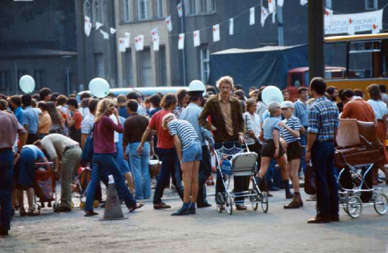 People at the Pankefest in Berlin, East Berlin, in the area of the former GDR, German Democratic Republic