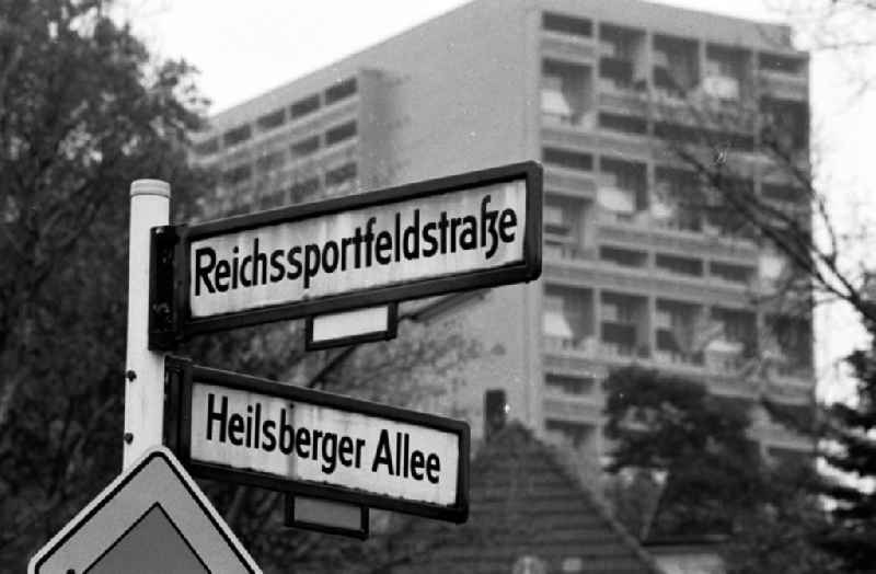 Straßenschild Reichssportfeldstr. / Heilsberger Allee
28.1