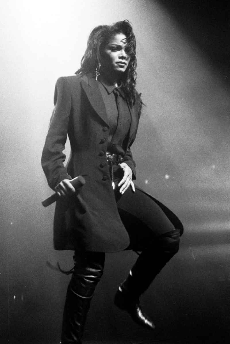 Berlin
Janet Jackson Konzert in der Berliner Deutschlandhalle
09.10.9