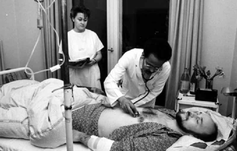 18.12.1986
Jemenitischer Arzt im Krankenhaus Berlin-Friedrichshain

Umschlagnr.: 137