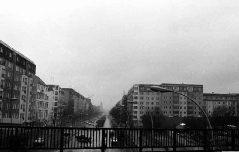 15.12.1986
Frankfurter Allee vom S-Bahnhof 'Frankfurter Tor bis - Allee'

Umschlagnr.: 1367