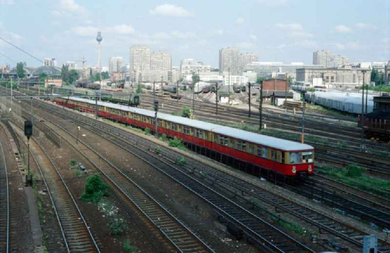 Passenger series ET 167 'Peenemünde' the S5 of the Berlin S-Bahn in Berlin - Friedrichshain. Here, between the stations Ostbahnhof and Warschauer Strasse. In the background, trains and wagons of the Deutsche Reichsbahn and the television tower