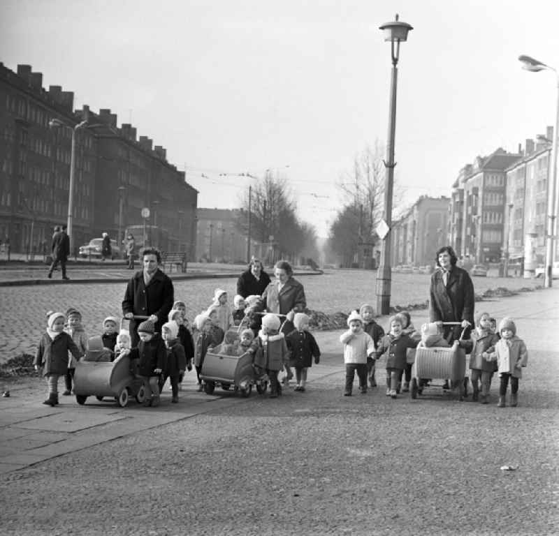 Several groups of kindergarten children on a walk in Berlin - Friedrichshain. The kindergarten children in care at the age of four and had a contract to promote the children to school readiness