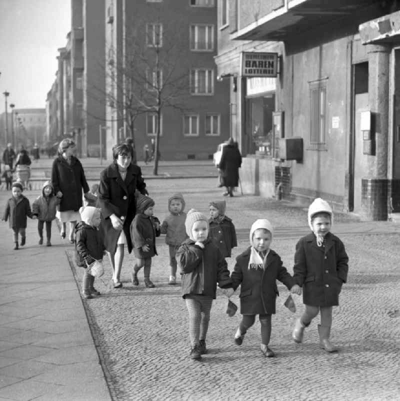 Several groups of kindergarten children on a walk in Berlin - Friedrichshain. The kindergarten children in care at the age of four and had a contract to promote the children to school readiness
