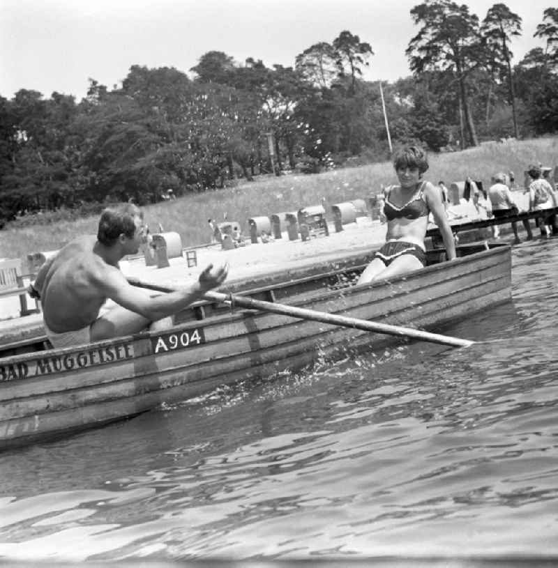A young couple in a paddle boat on the Müggelsee in Berlin - Köpenick