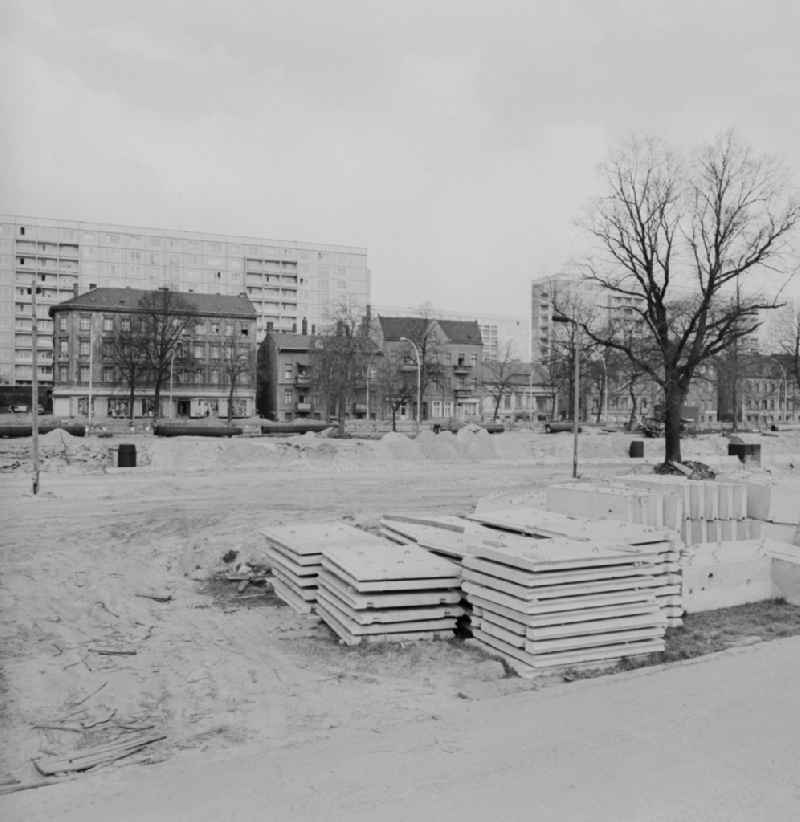 Demolition and new construction on the B1 Old - Friedrichsfelde in Berlin - Lichtenberg