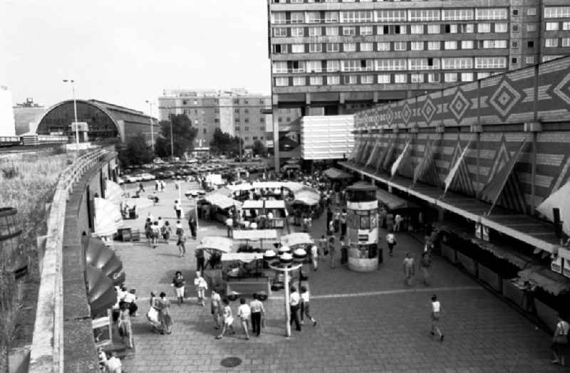 Sommermarkt und Berliner Markthalle
10.
