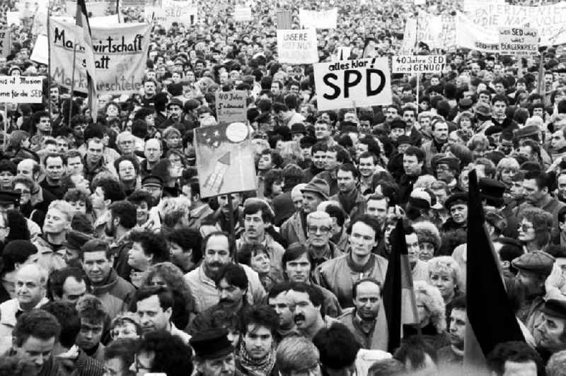 Mitte-Berlin
SPD-Demo auf dem Alex
14.01.9
