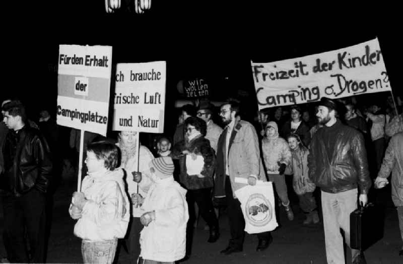 Mitte - Berlin
Demo der Berliner Campingfreunde vor dem Roten Rathaus
29.