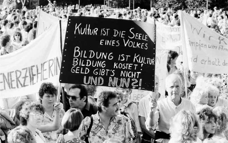 Lehrerdemo vor dem Roten Rathaus / Berlin - Mitte
3.09.199
